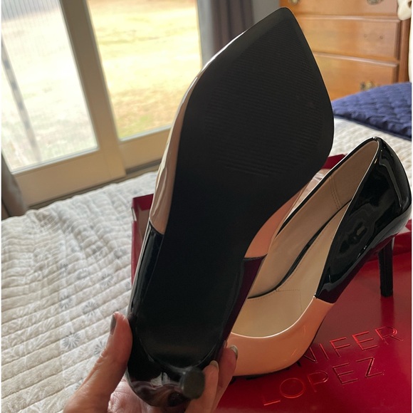 NIB Jennifer Lopez Patent Leatherer Nude & Black 3” Heels Size 8 - Picture 2 of 6